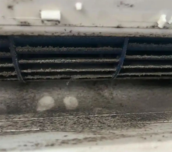 平罗空调吹的风有股烧焦味是怎么回事